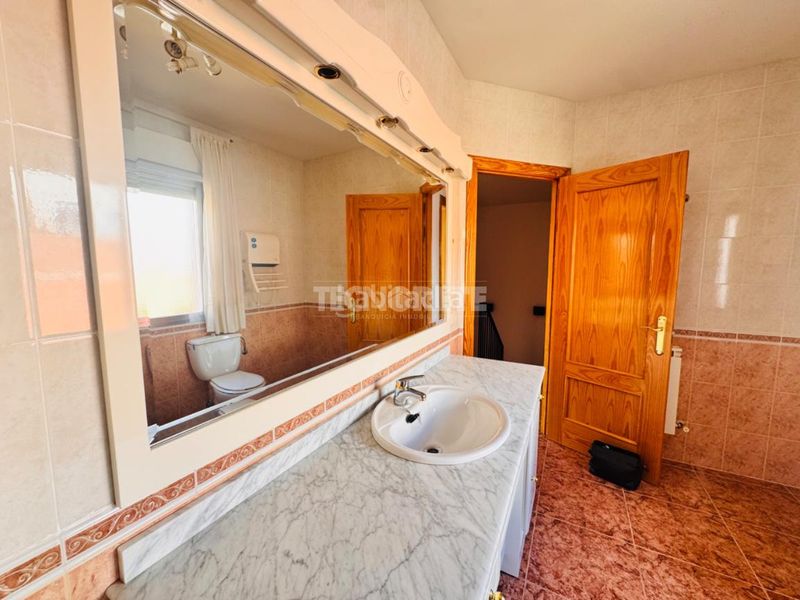 Foto fd87a418-69cf-4458-ac94-46c8773da460. Casa aparellada amb calefacció a Navalucillos (Los)