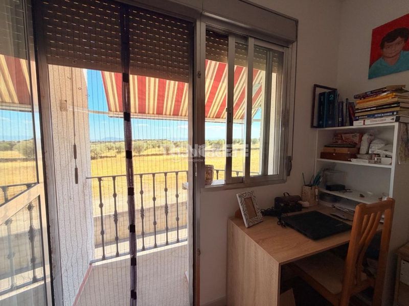 Foto 573b6a18-9b9f-4a21-a931-33c39e9bebc7. Casa aparellada a Oropesa