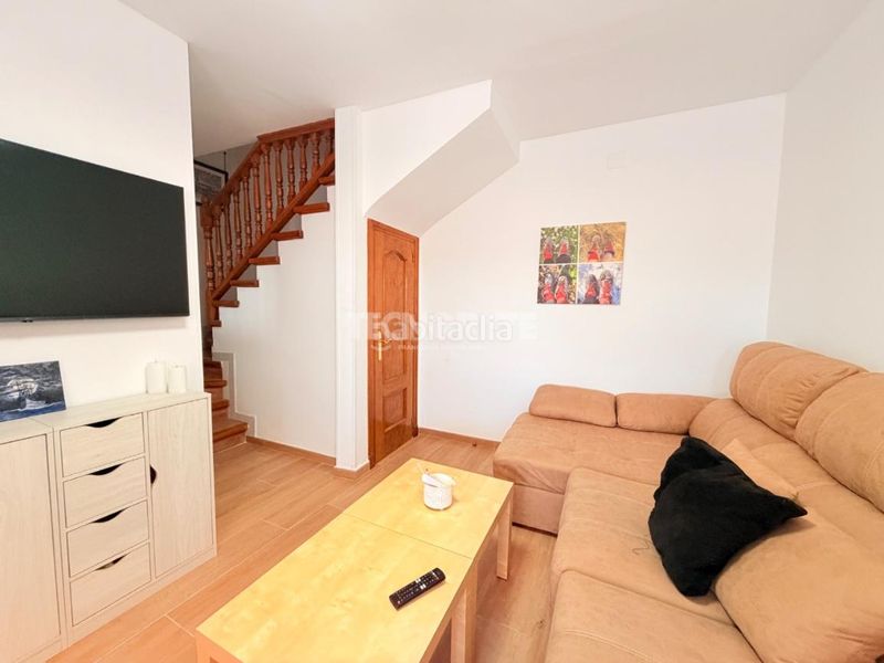 Foto 99cf21d5-25bd-4fd0-a6bd-36f96de04aa4. Casa aparellada a Oropesa