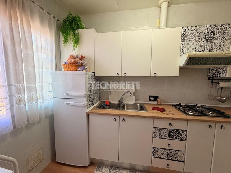 Foto 99dc8b53-f397-4d4e-9c9a-0741a9a52de1. Casa aparellada a Oropesa
