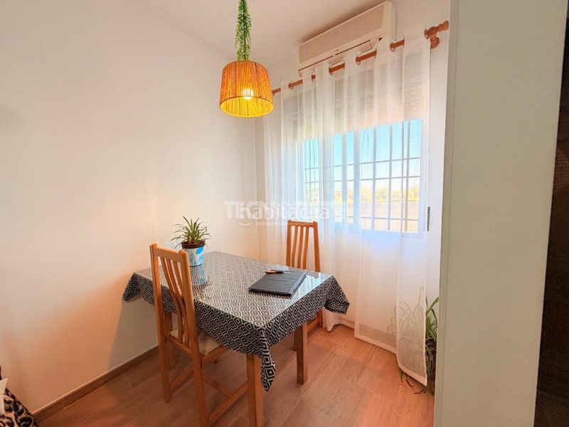 Foto bed80278-3902-46aa-8dd9-d7e0f50c66db. Casa aparellada a Oropesa