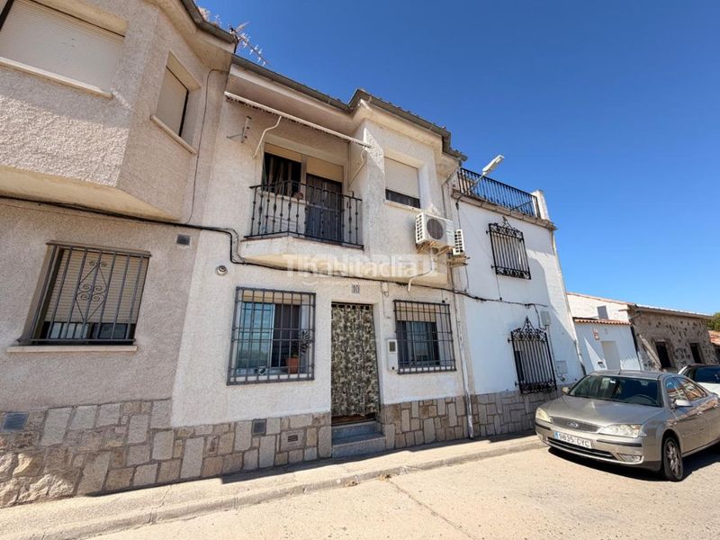 Foto c0e820ca-4064-4f08-90f7-d95ed3550cbd. Casa aparellada a Oropesa
