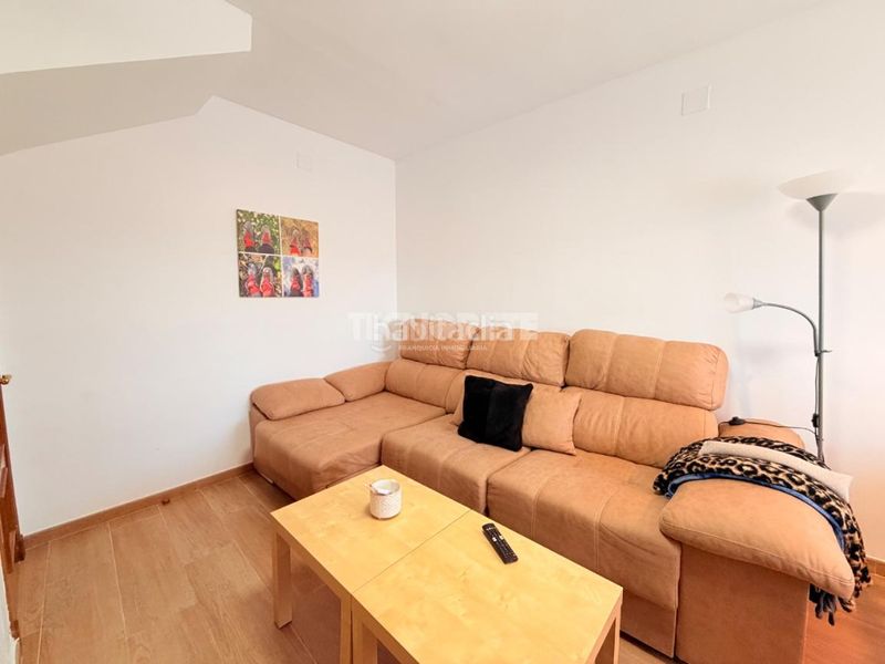 Foto d5dc6dca-0368-4d84-b09f-6dce7a52efd1. Casa aparellada a Oropesa