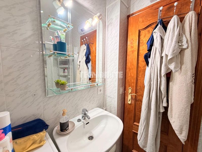 Foto ebd62ec0-0de0-4d69-8413-6a4b385db6b0. Casa aparellada a Oropesa