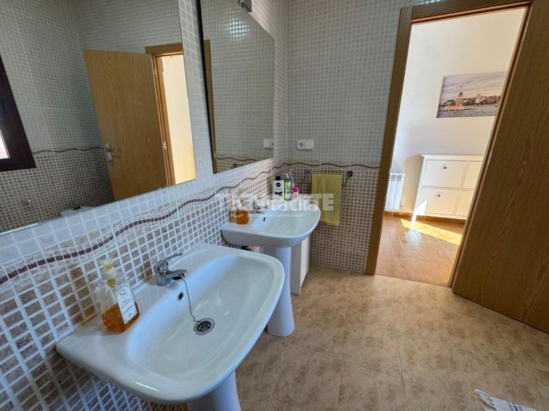 Foto 14dd0b87-e1ce-48cc-878d-0c667344caa0. Casa amb calefacció aparcament piscina a Cebolla