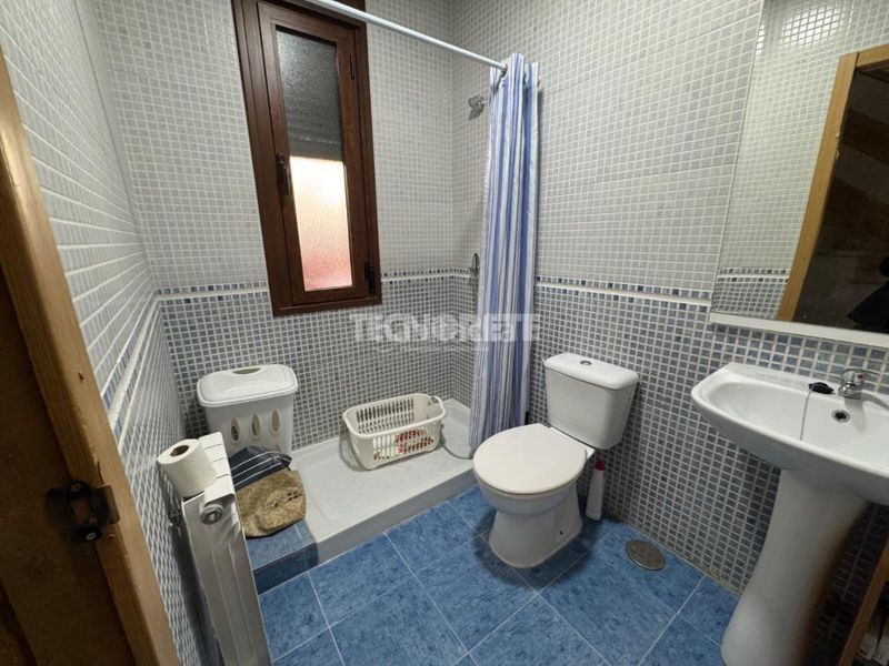 Foto 1e04dded-5a87-4267-8ec2-6babd8fae199. Casa amb calefacció aparcament piscina a Cebolla