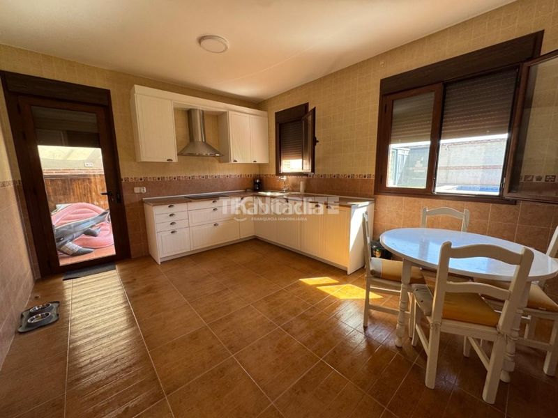 Foto 41e60ffd-f798-4d1b-a39b-02b61f3ce425. Casa amb calefacció aparcament piscina a Cebolla