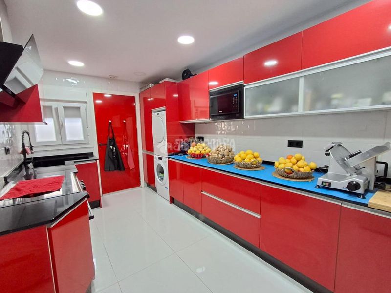 Foto a52e7c9c-6649-4c7c-ab3b-174f3bacbdcd. Casa aparellada a Carolina (La)