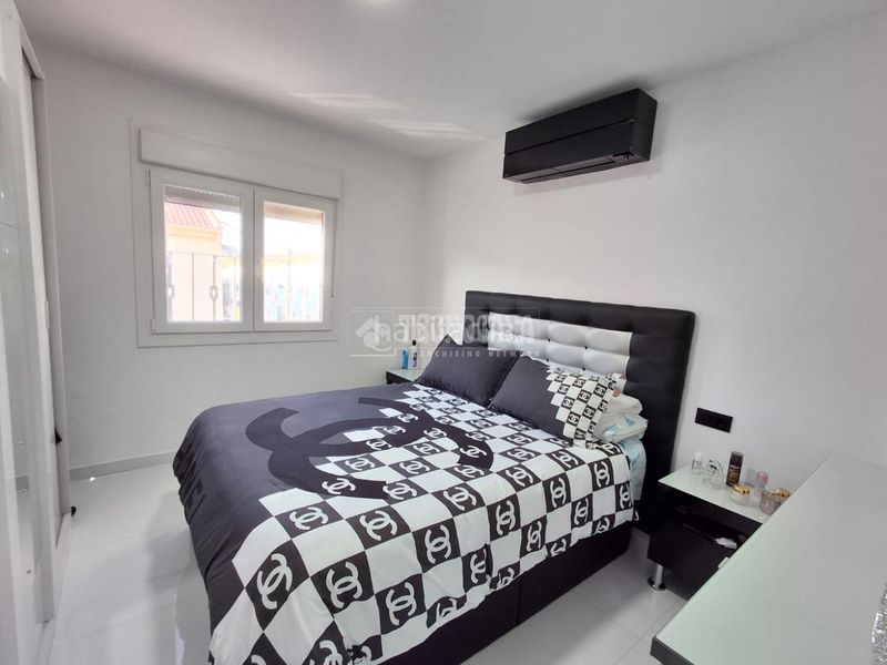 Foto e8ab5e15-682c-4f5a-91c9-37794804674b. Casa aparellada a Carolina (La)