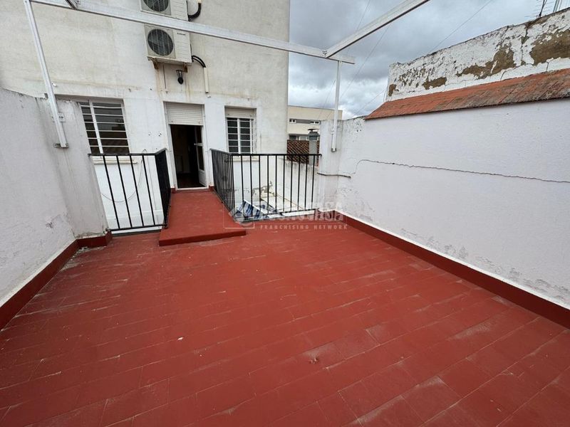 Foto 0f2d9651-1483-4e7d-be9e-3092c4522c6d. Casa aparellada amb aparcament a Almendralejo