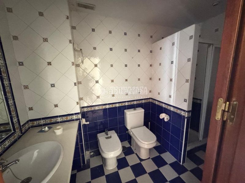 Foto 18bd7d8d-1c40-4272-b5ab-0cfee8d91d55. Casa aparellada amb aparcament a Almendralejo