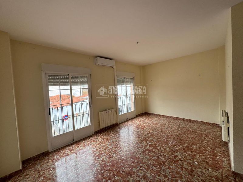 Foto 26eff826-79c3-42c1-ab89-9816b3185d30. Casa aparellada amb aparcament a Almendralejo