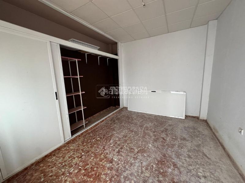 Foto b98a2ffb-00de-46f8-83dd-0576dc9425c2. Casa aparellada amb aparcament a Almendralejo