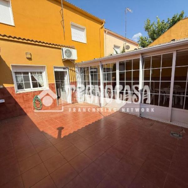 Foto 528608b6-83cd-40dc-9404-5d01e4e2e5d9. Casa pareada casa en venta en la carolina en Carolina (La)