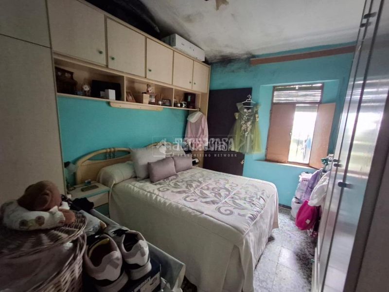Foto 3cc4dc83-2631-48ef-afa2-850ae3d308b7. Casa aparellada a Carolina (La)