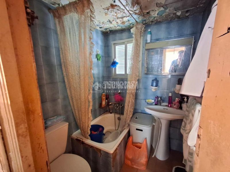 Foto ca28e58d-665c-4c3f-9ec1-3c7c216e4ab8. Casa aparellada a Carolina (La)