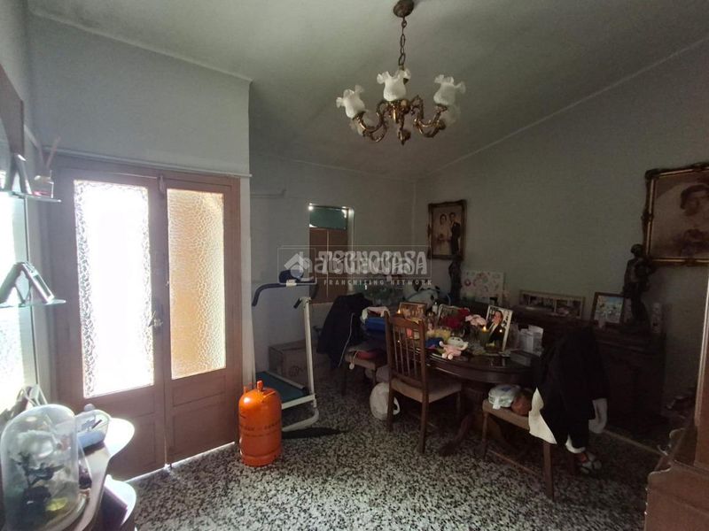 Foto e55959cc-2b58-4d4d-874d-f7a5e64027a4. Casa aparellada a Carolina (La)
