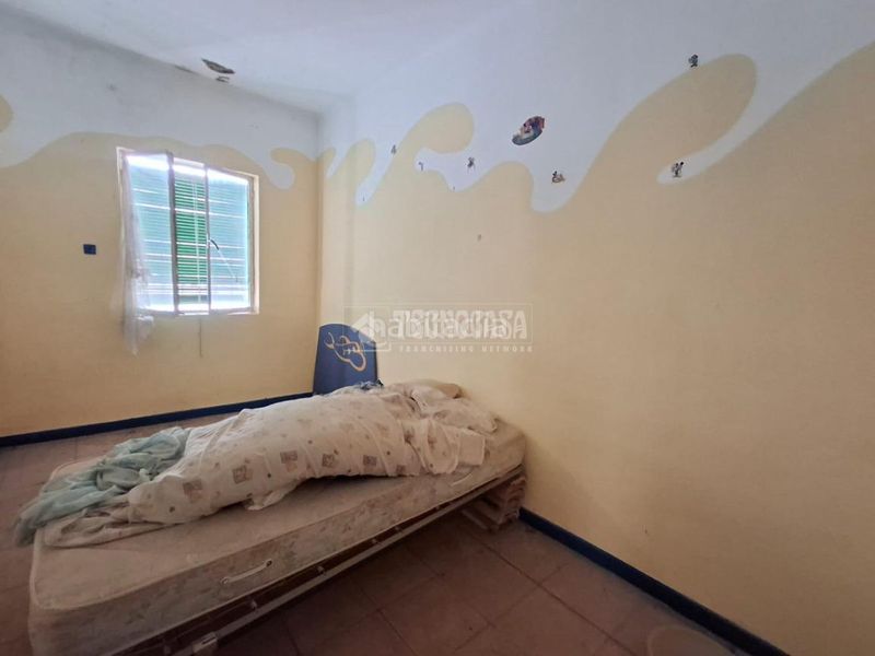 Foto ce15d192-0d2c-417a-be54-31936751dbdc. Casa aparellada a Carolina (La)
