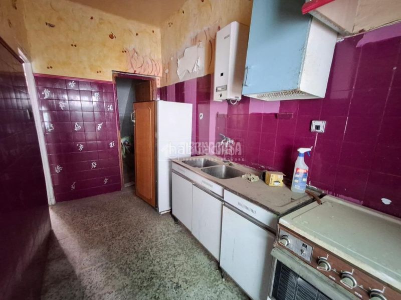 Foto df316d2b-53c6-4c2f-a818-4ea0d06e957f. Casa aparellada a Carolina (La)