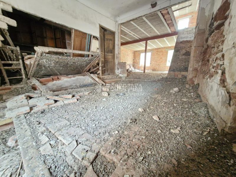Foto 2af4ae2b-13f4-4a33-9355-5b8f9b08d4a8. Casa aparellada a Vilches