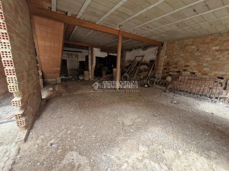 Foto 5cea70cc-6fd0-48b9-8992-82315669c924. Casa aparellada a Vilches