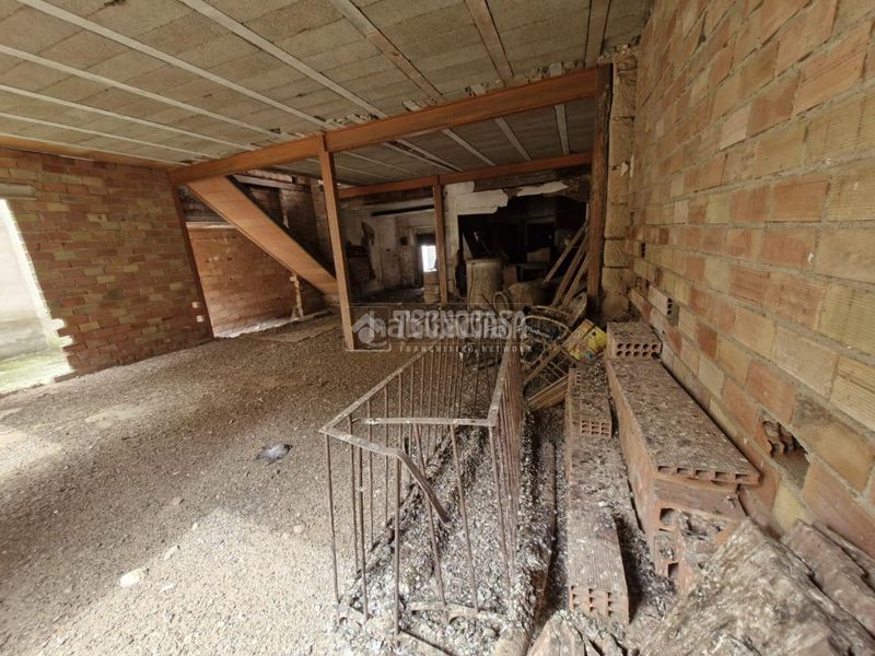 Foto a355f4a2-856f-462b-8f07-148f861a4805. Casa aparellada a Vilches
