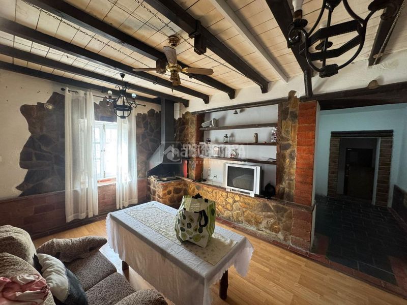 Foto 4aada3f6-e9e0-48f9-8807-263f999f8e5e. Casa amb aparcament a Almendralejo