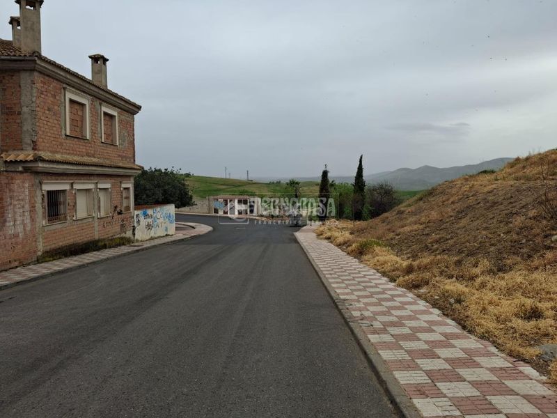 Foto 0d00fea4-f050-469a-a1e5-e358959de721. Aparcament cotxe a Carolina (La)