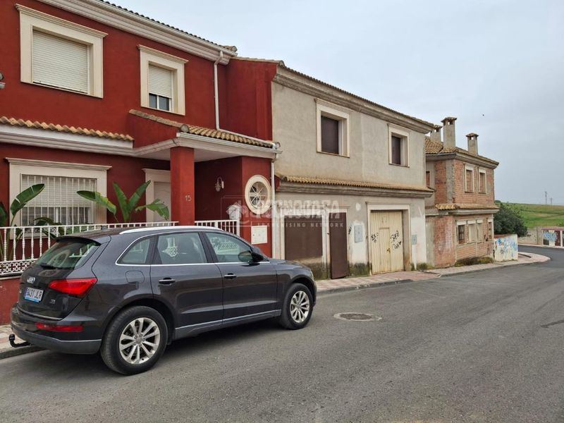 Foto 2bc38158-bfe4-4a61-ad97-3953cc58c84e. Aparcament cotxe a Carolina (La)