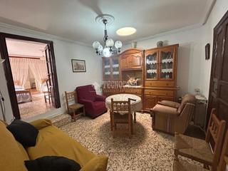 Casa aparellada a Baños de la Encina. Casa en venta en baños de la encina