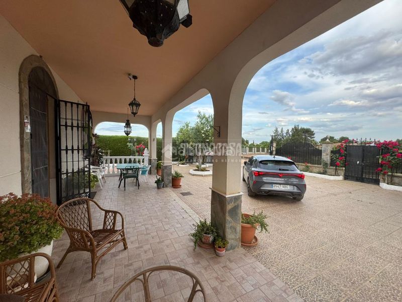 Foto 3721f362-edac-4fd7-aa9d-1bc90b449bb5. Masia a Almendralejo