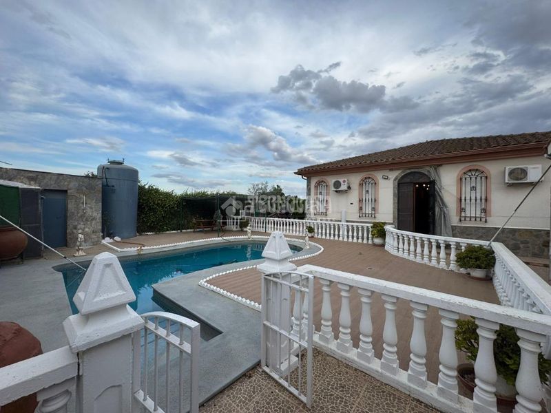 Foto f7bae4bf-5e39-4559-b229-35bad246e039. Masia a Almendralejo