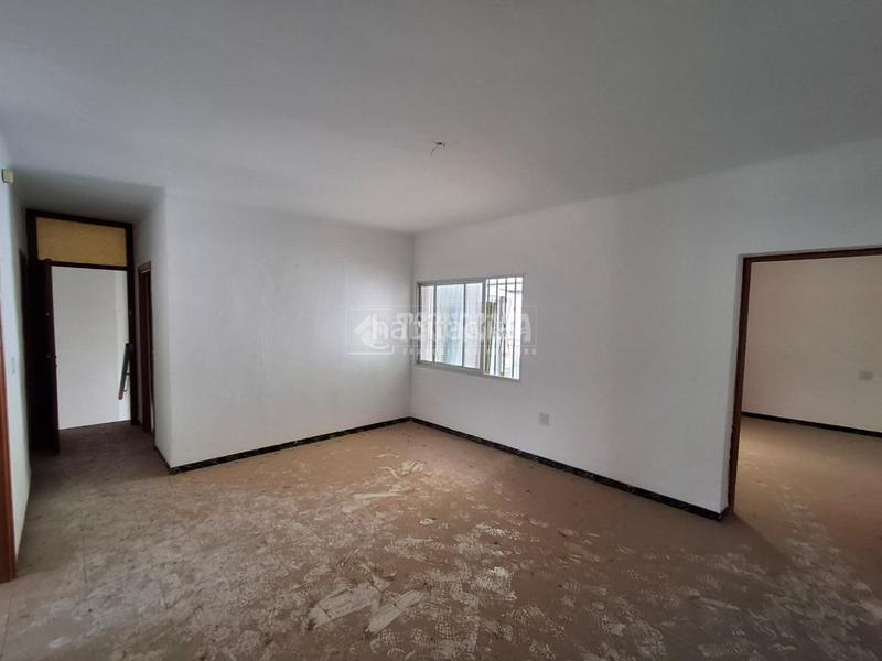 Foto b7f0d1b1-2170-4f73-afe7-eaa149eff769. Casa pareada casa en venta en la carolina en Carolina (La)