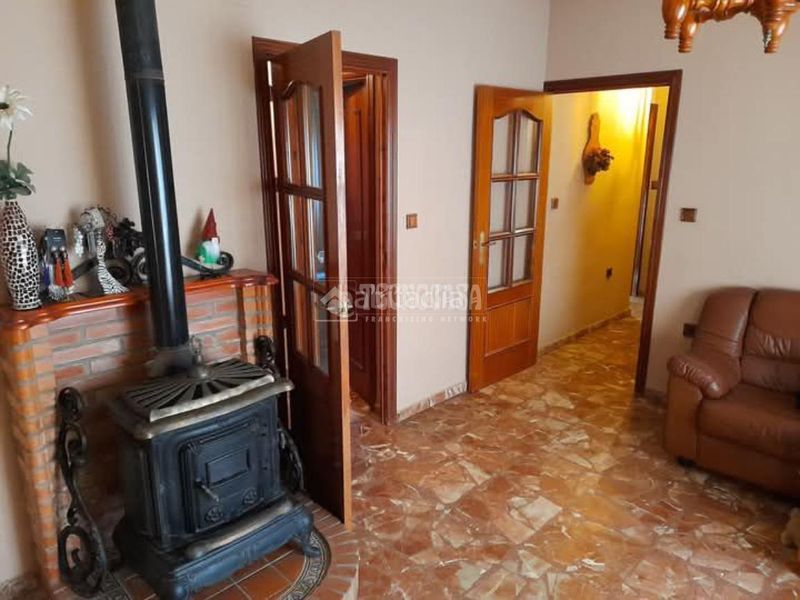 Foto 3c3a9fda-e01c-42b1-b215-5aa43358085b. Casa aparellada amb aparcament a Almendralejo