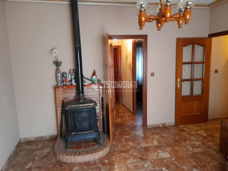 Foto e2f725c0-94c5-428e-9782-13bacea50230. Casa aparellada amb aparcament a Almendralejo