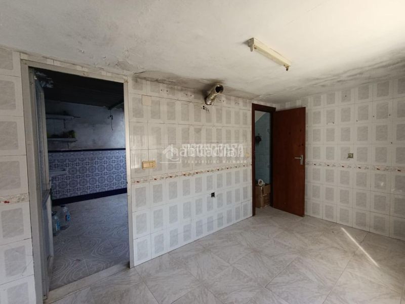 Foto 2dd29152-e485-4f17-992b-92064d7961b0. Casa aparellada a Carolina (La)