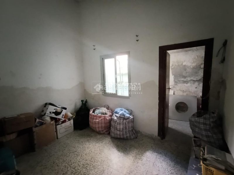 Foto b6399837-704f-4b36-80a3-6d012a8aad45. Casa aparellada a Carolina (La)