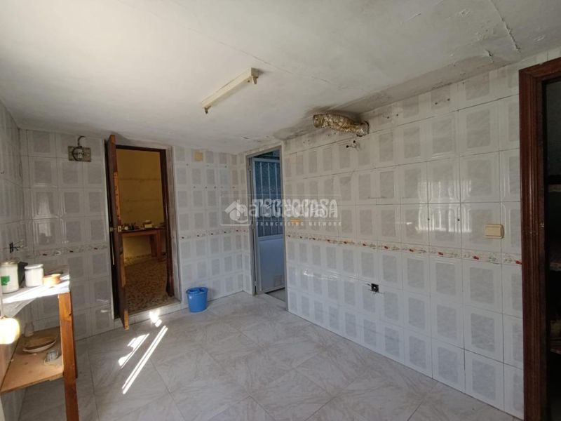 Foto ebd7ee40-929d-4969-a454-6b5496d175b1. Casa aparellada a Carolina (La)