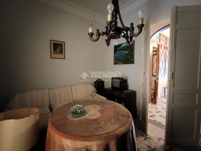 Foto a26ff687-b05b-4ff4-b37e-d1ad85287704. Casa aparellada amb calefacció a Carolina (La)