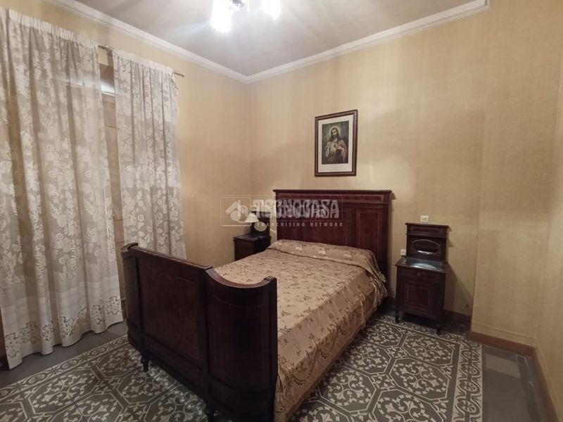 Foto a8b65466-c452-49ea-abe1-e4e80f95b1d5. Casa aparellada amb calefacció a Carolina (La)