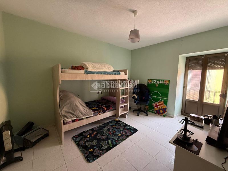 Foto 4563e1bb-f880-4fd6-bf9e-0373234c435d. Casa aparellada a Carolina (La)