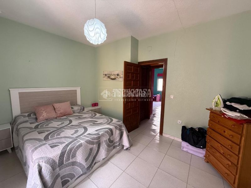Foto 695e4f17-e101-49b8-bb94-547e5c82e36a. Casa aparellada a Carolina (La)