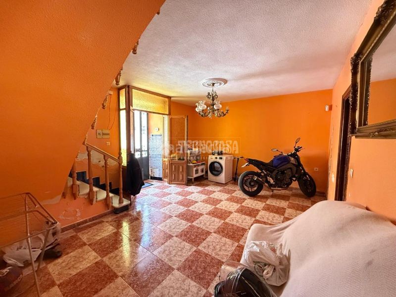 Foto a7a98bd3-5ee1-4c77-b02b-bd788c3fad73. Casa aparellada a Carolina (La)