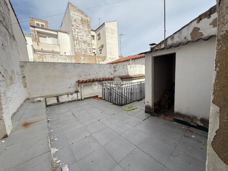Foto c1ffd1d6-9b54-421d-88c8-9655e35432fd. Casa aparellada a Carolina (La)