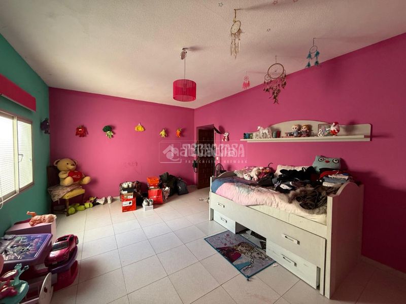 Foto d80279d3-905a-4e9e-a8b1-0e76dbd8d7d9. Casa aparellada a Carolina (La)