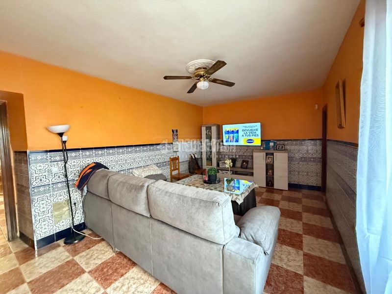 Foto e078fc82-c968-4887-9ef1-0545189836b8. Casa aparellada a Carolina (La)