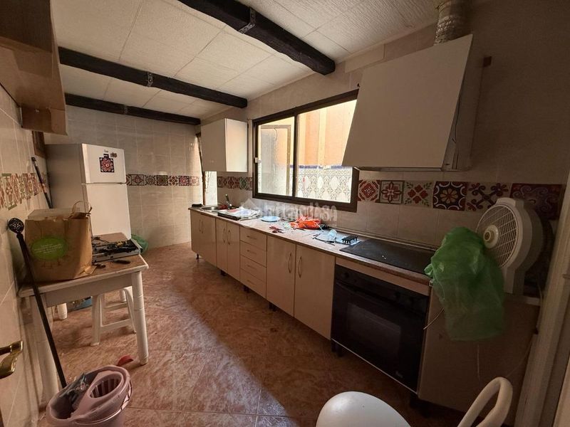 Foto c9b25557-8ca2-498a-8dda-dba7894d54a9. Casa aparellada a Carolina (La)