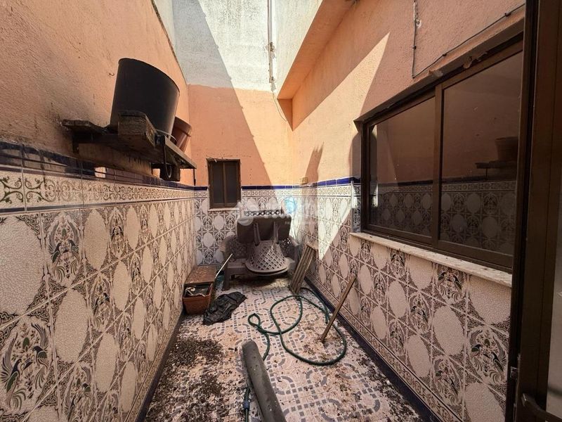 Foto f438c6f2-8ea8-4b98-86e7-e163a5b20eec. Casa aparellada a Carolina (La)
