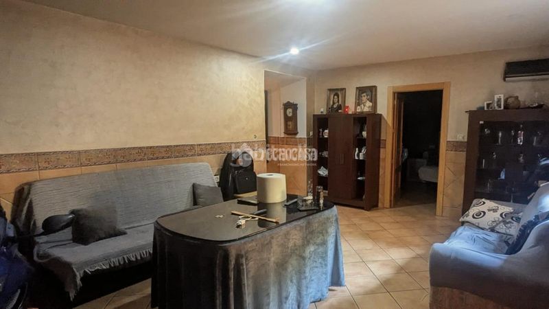 Foto 4e0c627d-5615-4809-9f4f-cb405402c98a. Casa aparellada a Carolina (La)
