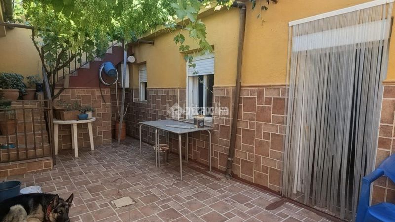 Foto d699ae28-86b1-419c-bd76-6c32b7905fad. Casa aparellada a Carolina (La)